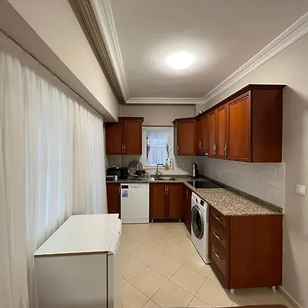 The Halcyon アパート